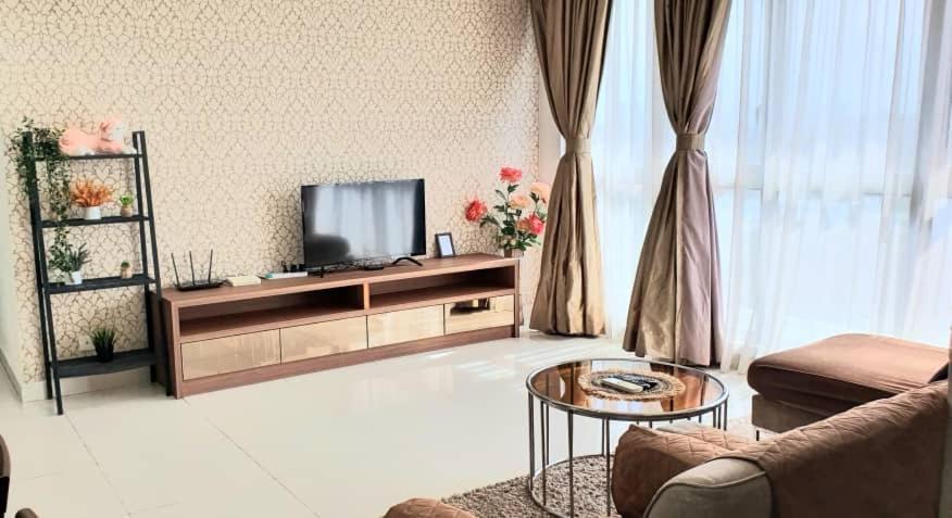 Regalia With Infinity Pool Kl By Cozy Homes Apartemen *