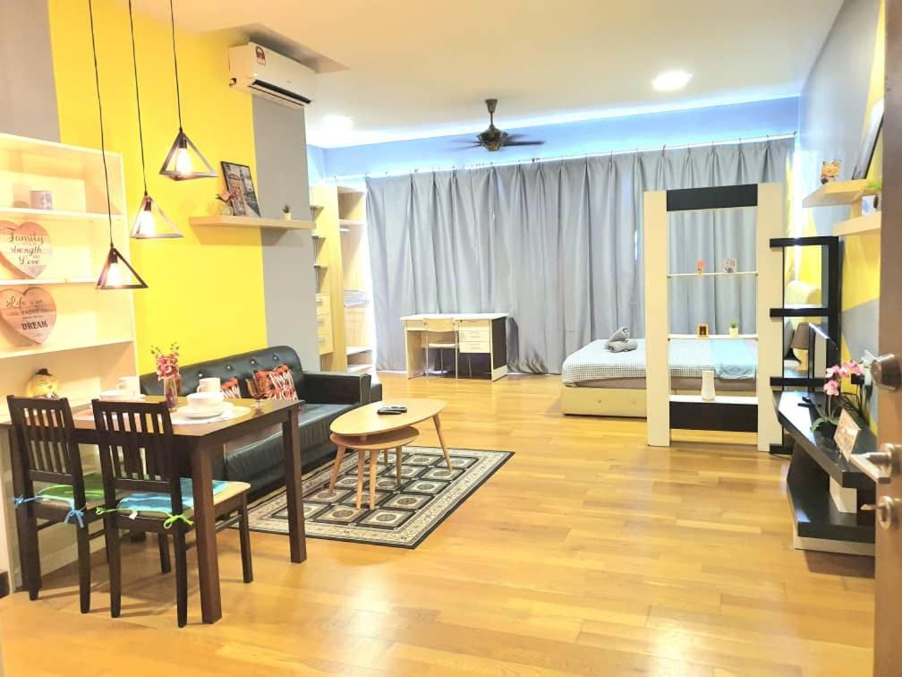 Regalia With Infinity Pool Kl By Cozy Homes Apartemen Kuala Lumpur