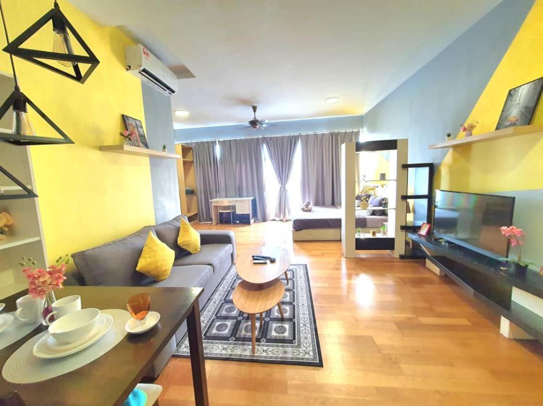Regalia With Infinity Pool Kl By Cozy Homes Apartemen *