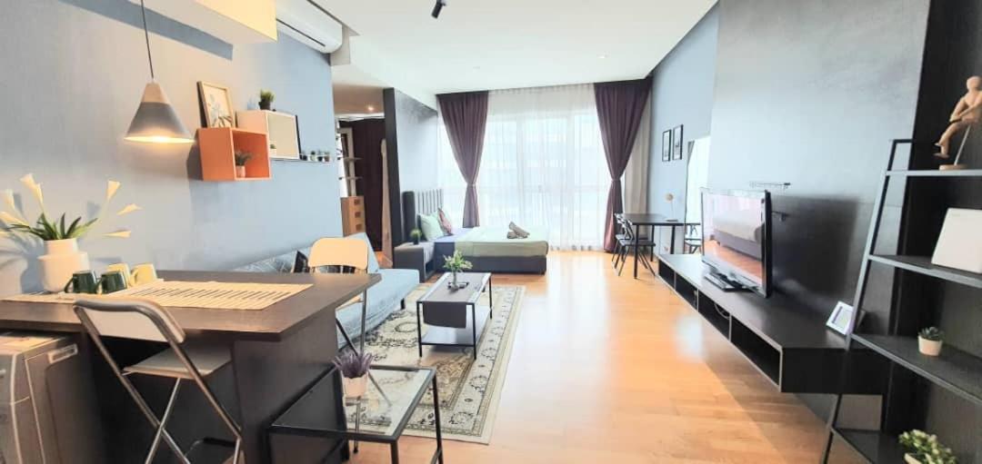 Regalia With Infinity Pool Kl By Cozy Homes Apartemen Kuala Lumpur