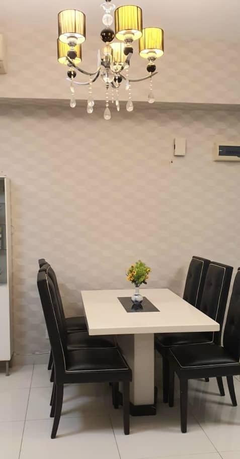 Regalia With Infinity Pool Kl By Cozy Homes Apartemen Kuala Lumpur