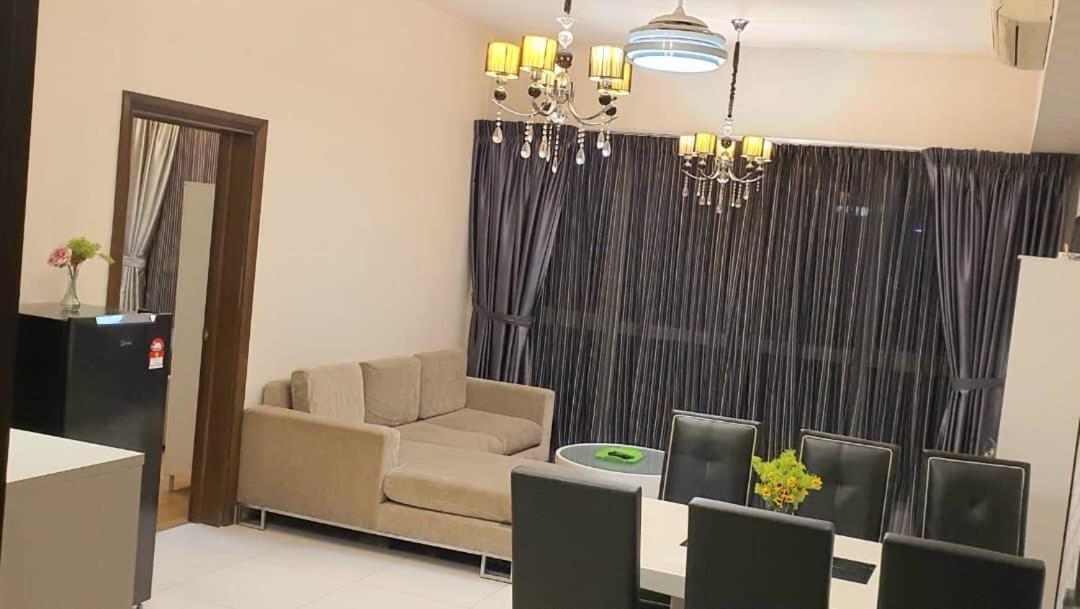 Regalia With Infinity Pool Kl By Cozy Homes Apartemen Kuala Lumpur