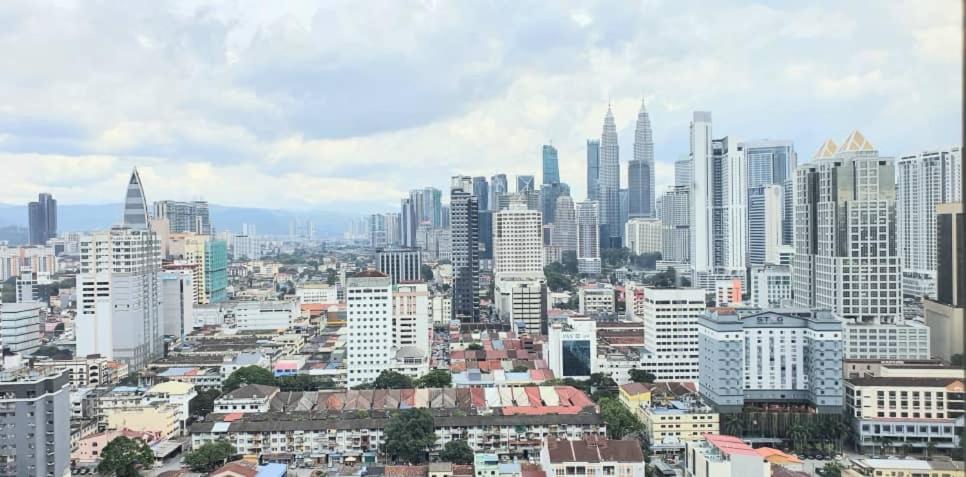 Regalia With Infinity Pool Kl By Cozy Homes Apartemen