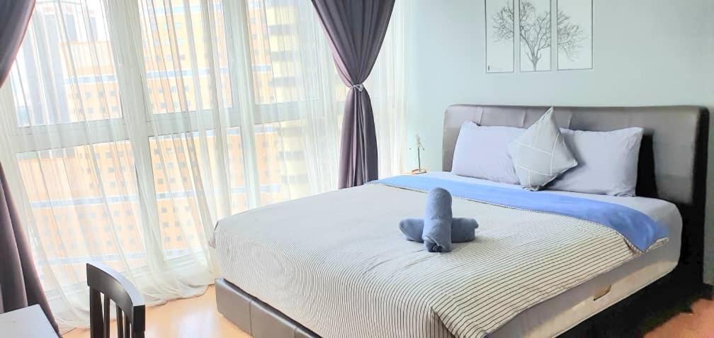 Regalia With Infinity Pool Kl By Cozy Homes Apartemen Kuala Lumpur